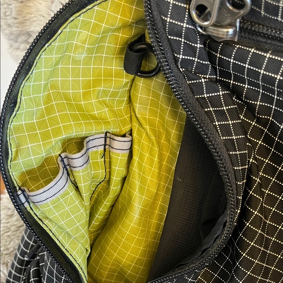 Tom Bihn Synapse Black Grid Backpack - Picture 8 of 9